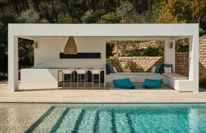 Pergola sang trọng tại biệt thự với hệ thống loa âm thanh L-Acoustics, hài hòa cùng thiên nhiên.