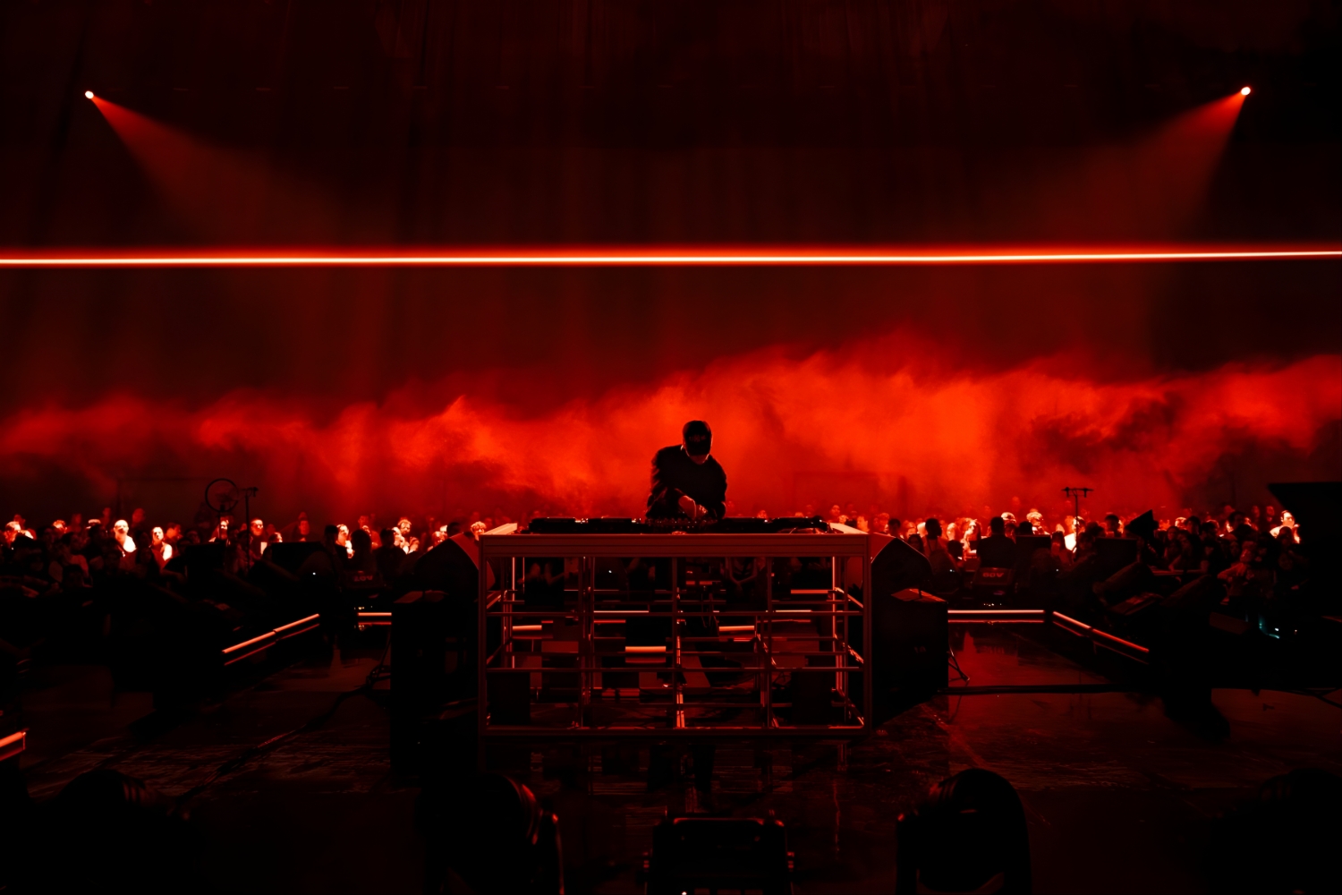 cercle odyssey đưa khán giả vào một không gian ba chiều tràn ngập âm thanh ánh sáng cảm xúc