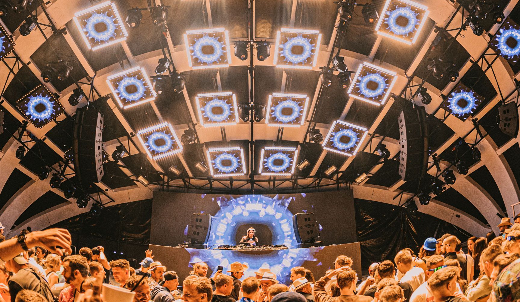 Giải mã L-Acoustics DJ