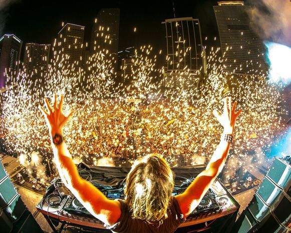 DJs